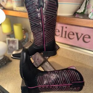 Ariat Black Cowgirl Boots. Size 8 Excellent condition!